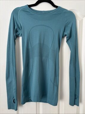 LULULEMON - Long-Sleeve Top in Turquoise